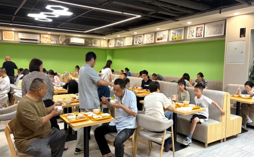 金雞湖街道：不想做飯？家門口的“鄰里餐桌”直接沖