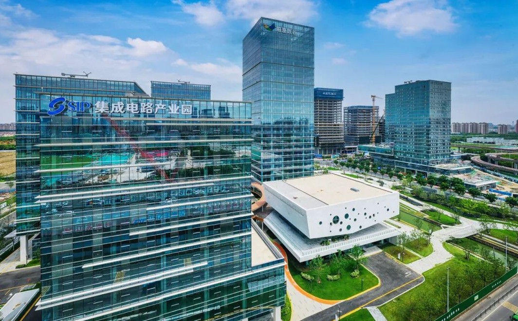 千億集群筑基，創新浪潮奔涌